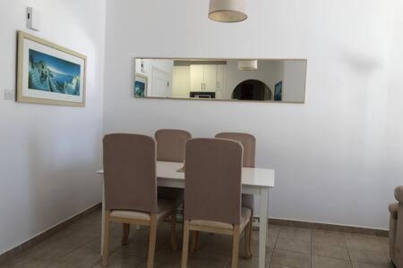 Kings Palace - Superb 2 Bed Ground Floor Apartment Пафос Экстерьер фото