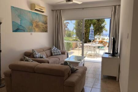 Kings Palace - Superb 2 Bed Ground Floor Apartment Пафос Экстерьер фото