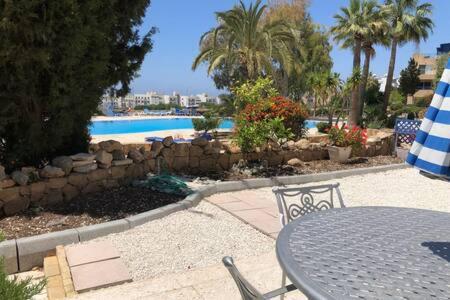 Kings Palace - Superb 2 Bed Ground Floor Apartment Пафос Экстерьер фото