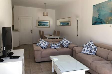 Kings Palace - Superb 2 Bed Ground Floor Apartment Пафос Экстерьер фото